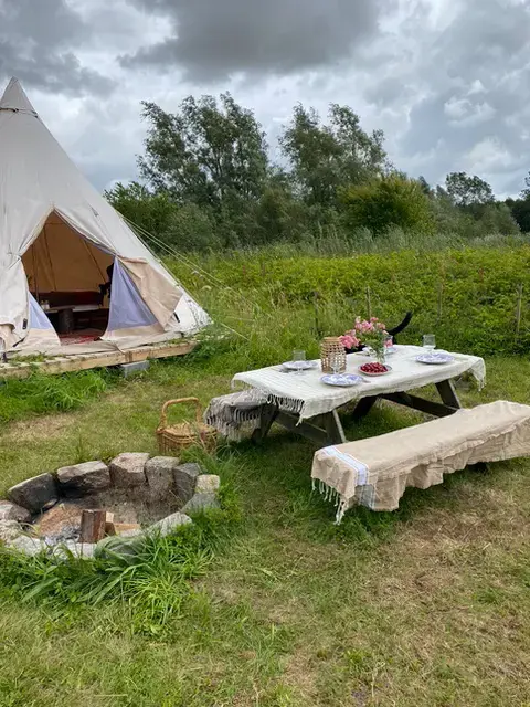 Naturlig Glamping hos Korsgaarden 