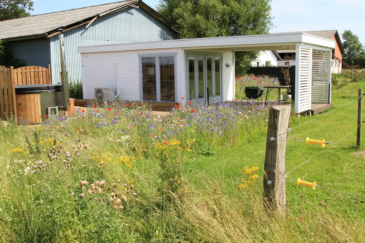 Enghytten med vildmarksbad