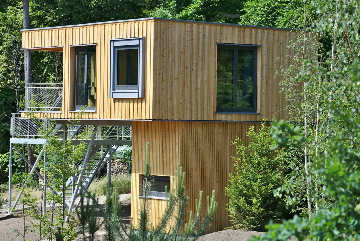 Tree-top resort "Lug ins Land"